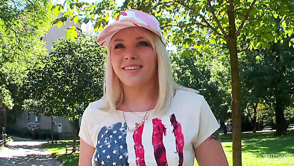 Blonde Blowjob Outdoor - Lola Taylor Outdoor Porn Videos | xCafe.com